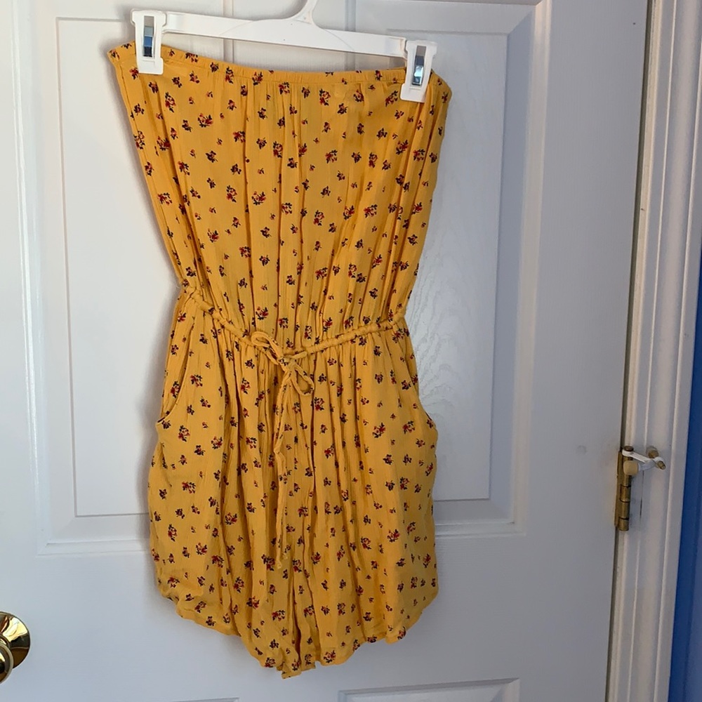 Hollister yellow floral strapless romper - S